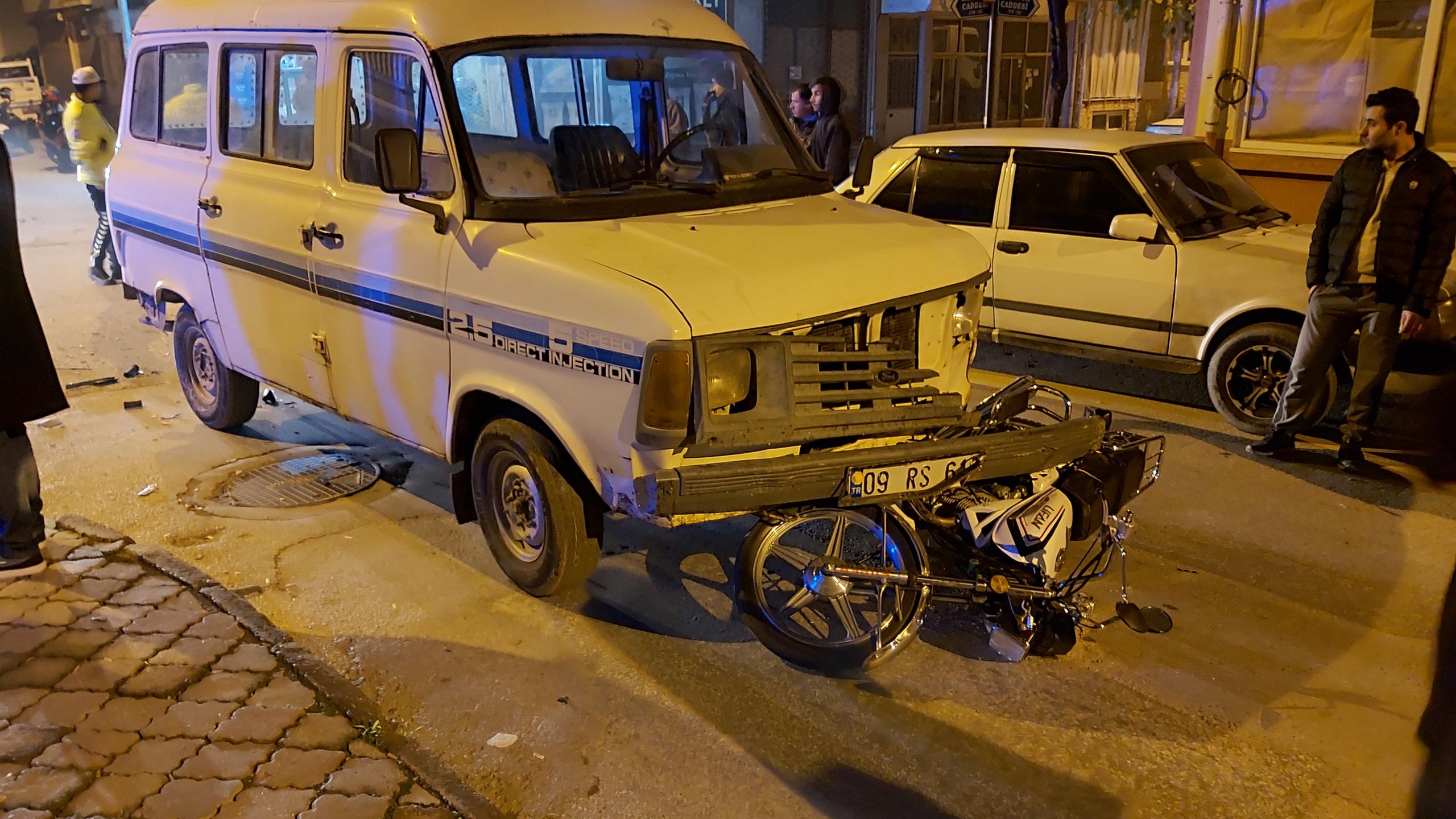 Minibüsün Çarptığı Motosikletli Ağır Yaralandı