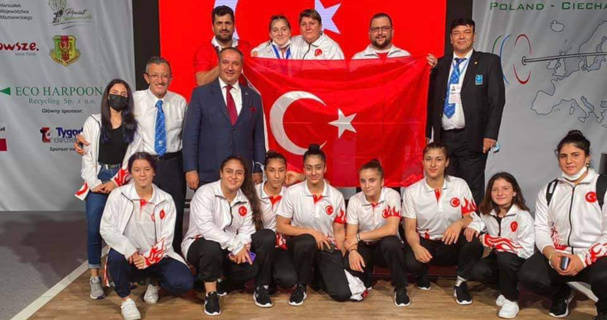 Başkan Özcan Avrupa Şampiyonu Burcu’yu Tebrik Etti