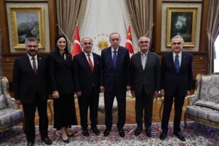Rozetini,Erdoğan taktı